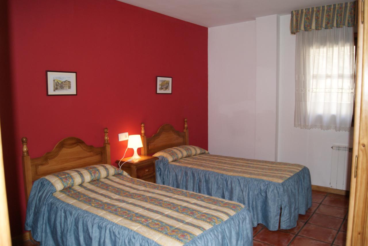 Hôtel Pensio Samarra à Ribera de Cardós Extérieur photo