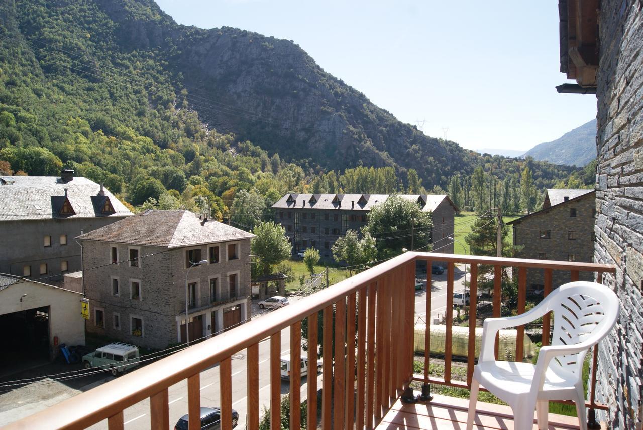 Hôtel Pensio Samarra à Ribera de Cardós Extérieur photo